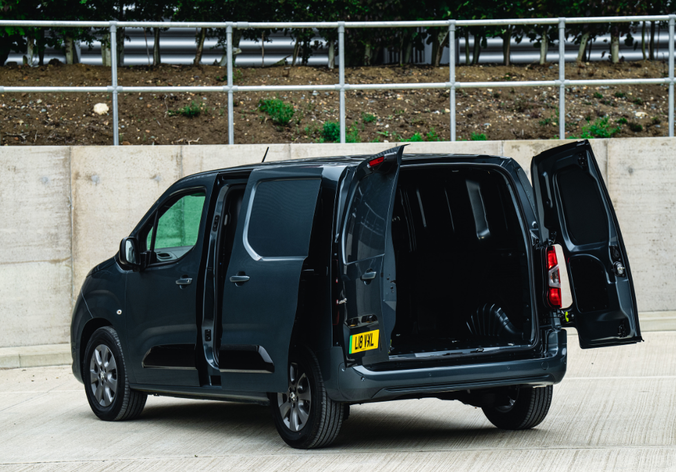 VAUXHALL COMBO M CARGO DIESEL 1.5 Turbo D 130ps Pro H1 Van Auto
